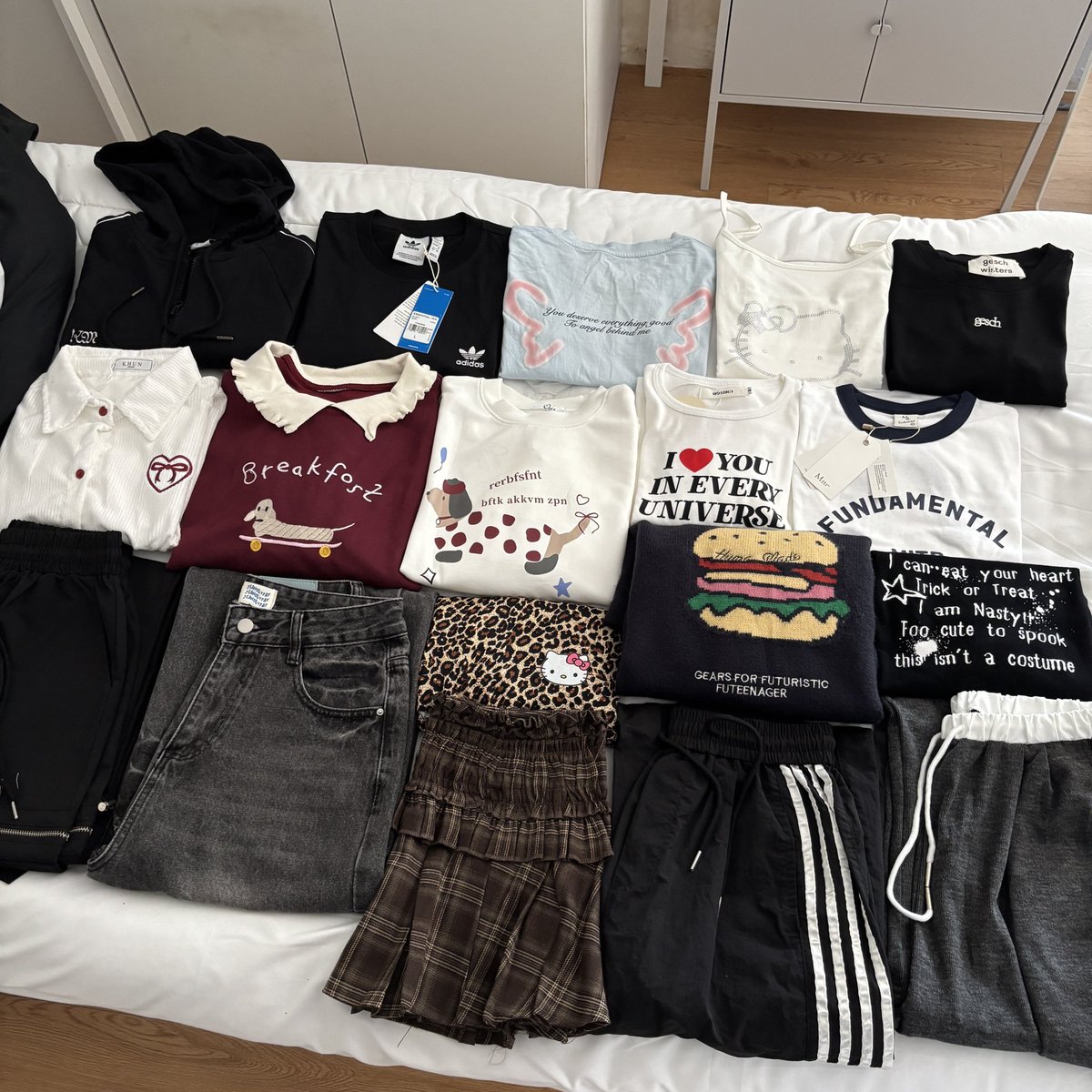 decnpoy's tweet photo. * ส่งต่อเสื้อผ้าคับ .🫸🏽♥️🫷🏽

ลงวันนี้ ( 21/12 ) เวลา 20.00 💀 ,

ค่าส่ง 40 บาท, พื้นที่ห่างไกลม่ายบวกเพิ่ม ♡ 

* ปัก + รี ลด 10 บาทคับ . 🤌🏿

#ส่งต่อเสื้อผ้า #ส่งต่อเสื้อผ้ามือสอง #โล๊ะตู้เสื้อผ้า #ส่งต่อvgh #ส่งต่อstylistshop #เสื้อผ้าy2k #เสื้อผ้ามือ2 #ส่งต่อกระเป๋า https://t.co/DQHo0gM2Ns
