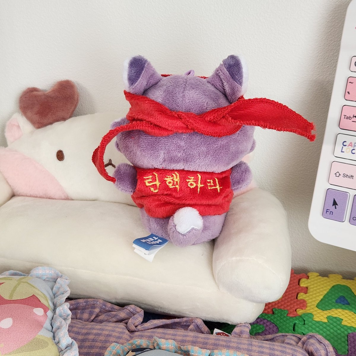 vvonvvooo's tweet photo. 잠만 폭덩이 탄핵머리띠랑 조끼 넘 잘어울림ㅋㅋ https://t.co/Cbn2KXidz5
