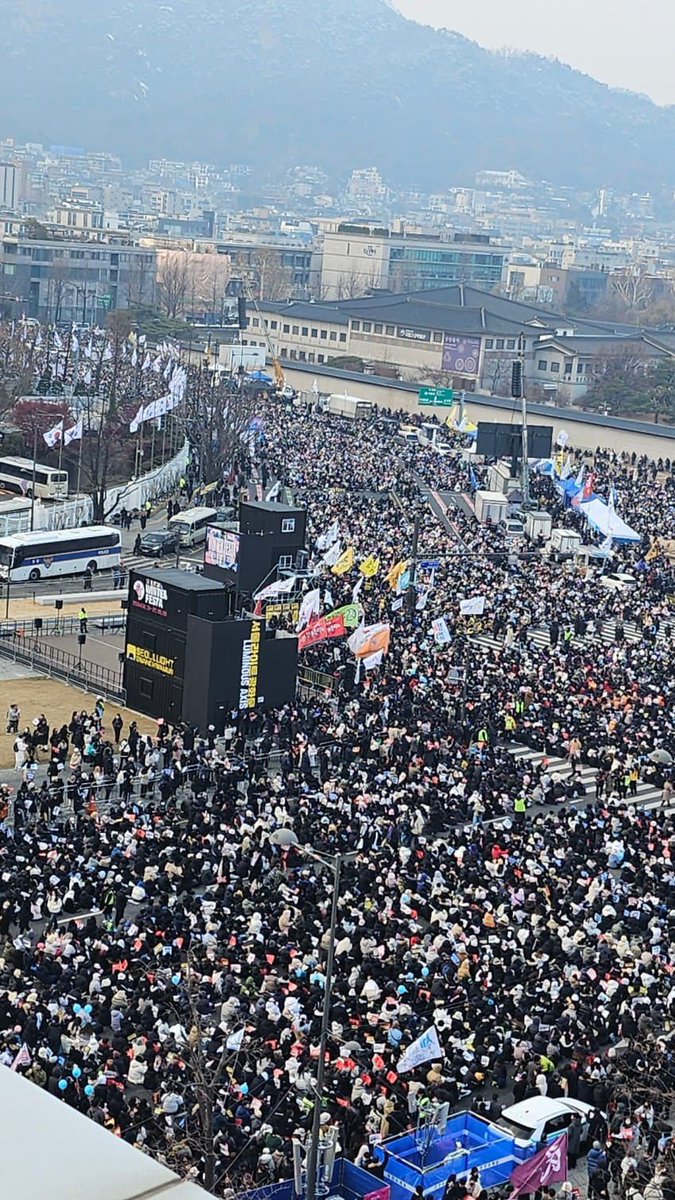 탄핵 시위 집회 사람 개많아짐 모두 경복궁역으로 🥹🕯️🔥🔥🔥