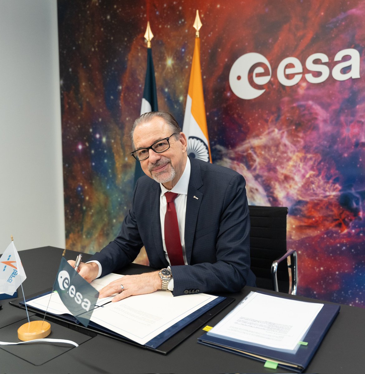 isro's tweet photo. 🤝 ISRO-ESA Agreement for Advancing Human Spaceflight

ISRO and ESA have signed an agreement to collaborate on astronaut training, mission
implementation, and research experiments, including cooperation for the upcoming Axiom-4 mission. This partnership advances India’s human spaceflight capabilities and global collaboration.

🔗 Learn more: 
https://t.co/kesOsSXPFu

#ISRO #ESA #HumanSpaceflight #SpaceExploration