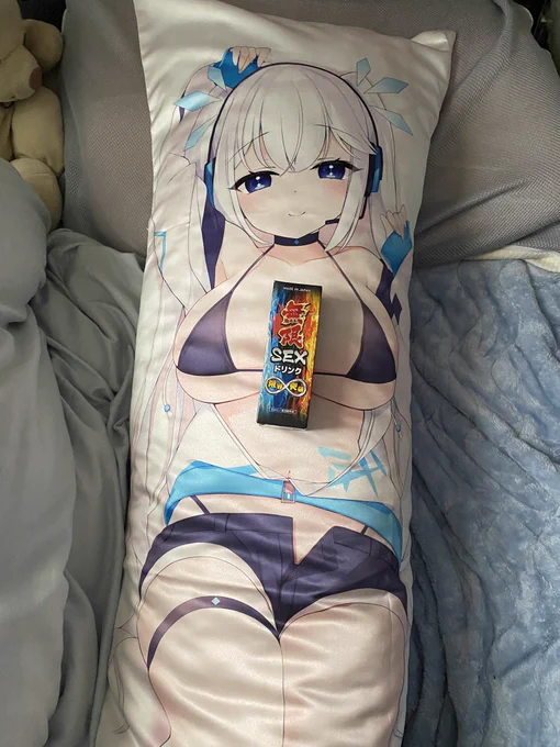推しから出ている公式抱き枕カバーが届きました今夜は眠れなさそう… #Twintailmemo 