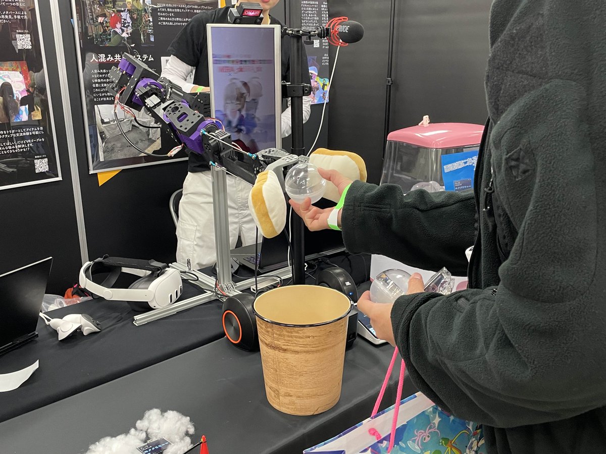 電子決済とカプセル排出とロボットアームの操作とお客様応対を、ぜんぶVRで！
WeaverseLabさんのブースにて🙌
#VketReal #Resonite