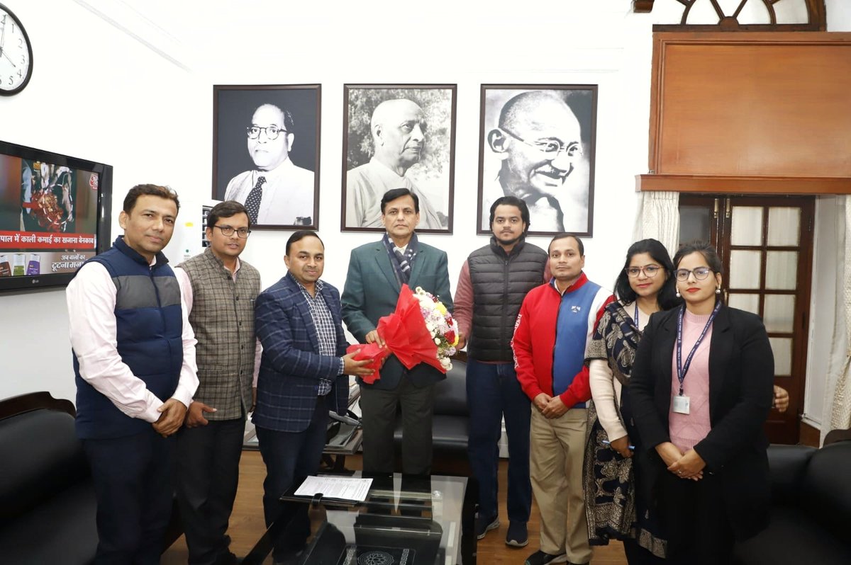CSOLSTA's tweet photo. एसोसिएशन ने अनुवाद अधिकारियों की प्रमुख समस्याओं को लेकर माननीय गृह राज्य मंत्री, श्री @nityanandraibjp जी से मुलाकात की। माननीय मंत्री जी ने एसोसिएशन के पक्ष को गम्भीरतापूर्वक सुना और उचित कार्रवाई का आश्वासन दिया है। एसोसिएशन माननीय मंत्री जी के प्रति आभार प्रकट करती है 🙏 https://t.co/YvCuGWjEUQ