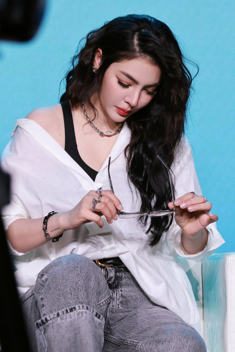 TheSapphicThing's tweet photo. Yes I DO Faye. -cr. wb
@malisorn00 #FayePeraya #ฝ้ายโยโกะ https://t.co/Ox9zVAwDxJ