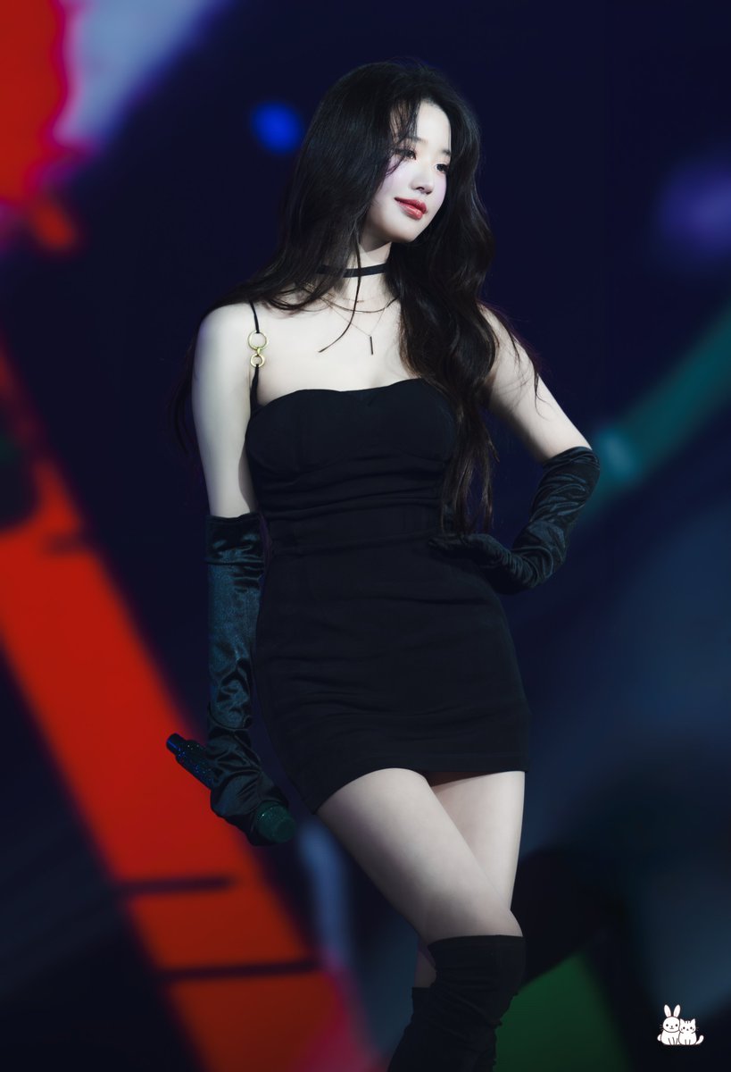 LIZ_Rabbito's tweet photo. 241221 black cat

#장원영 #아이브 #IVE #JANGWONYOUNG #ウォニョン https://t.co/3T2IZsIoPb