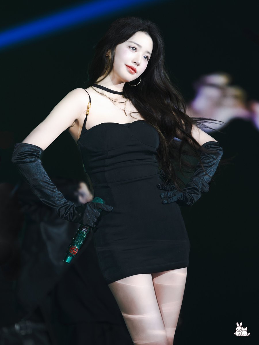 LIZ_Rabbito's tweet photo. 241221 black cat

#장원영 #아이브 #IVE #JANGWONYOUNG #ウォニョン https://t.co/3T2IZsIoPb
