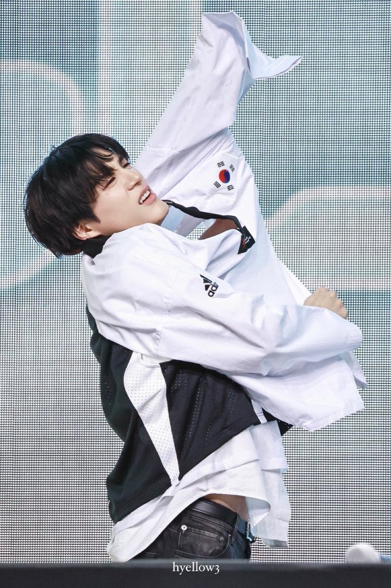 แม่คับพี่ว่าเสื้อมันตุวเล็กไปนะ