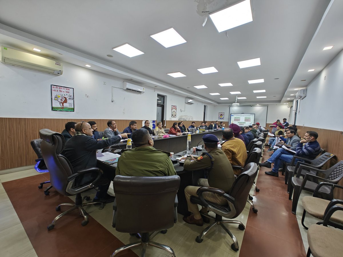 DMCentralDelhi's tweet photo. Meeting with DCP and Nodal Officer of various department regarding PS Management and Preparedness for Delhi Assembly Election 2025
#ElectionPlanning #MyDelhiMyVote #PledgeToVote #delhiassemblyelection2025 https://t.co/hQqAhJa6ZO