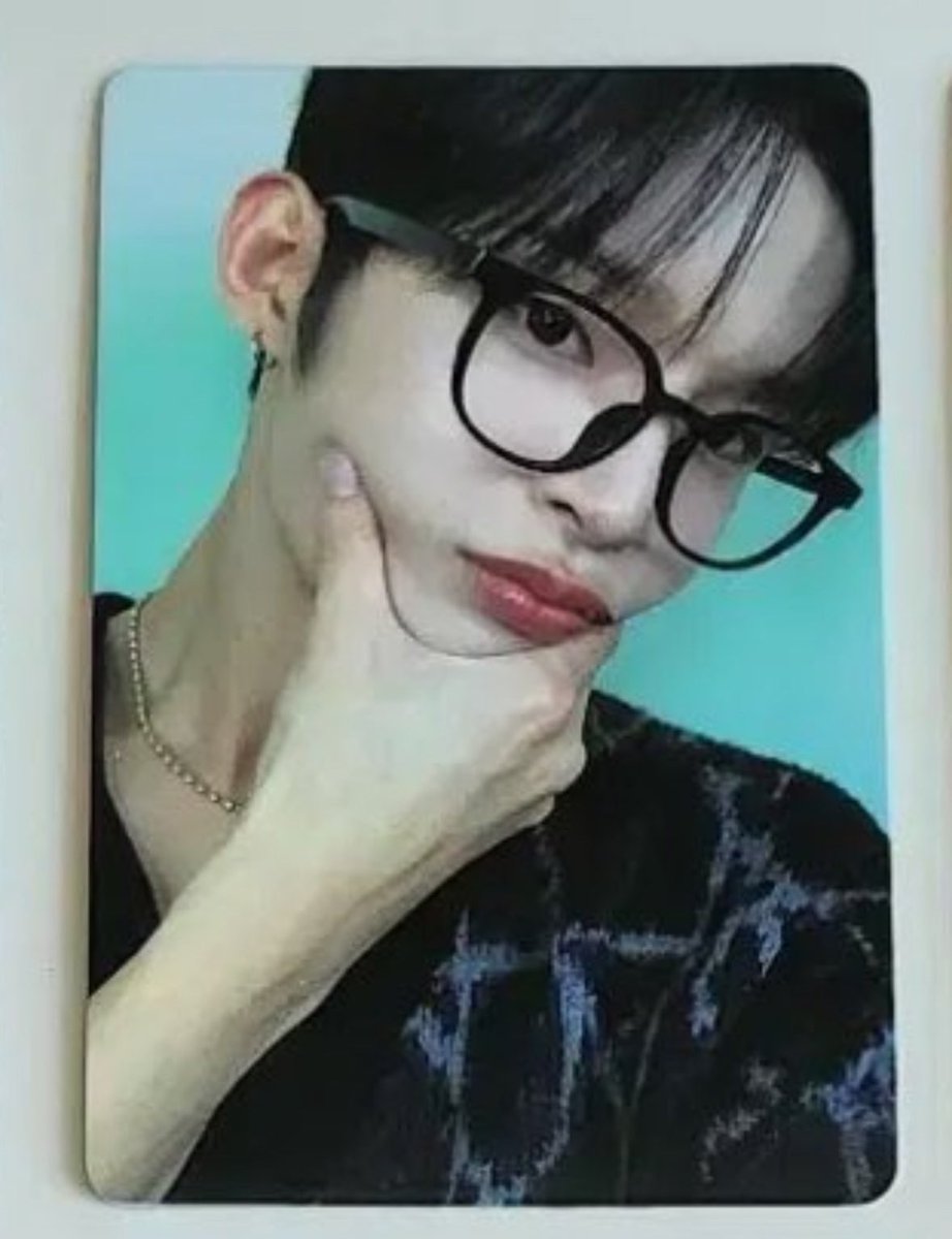 6.

we.need.photocards.of kang hyunwoo.