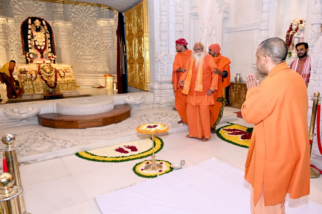 <a href="/myogiadityanath/">Yogi Adityanath</a> महाराज जी एक बात समझ 
में नहीं आ रही है कि बटोगे तो कटोगे यही कहते है आप तो 1200 हिंदू तदर्थ अध्यापकों और पार्टी कार्यकर्ताओं के परिवार अभी तक क्यों खून के आंसू रो रहे है अपनी ही सरकार से साल भर से वेतन रोक रखा है और सेवा सुरक्षा भी हे हिंदू शिरोमणि सम्राट जागे