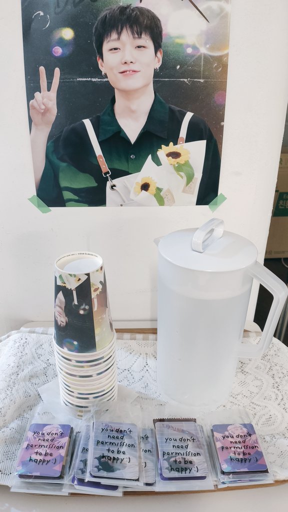 바비 생카에서 작은 선물을 가져가세요 🍀
I left a few freebies in Bobby bday cafe 🍀 Have a little princess snack ✨

If you want only cards, come up to me and I'll give them to you directly ^^