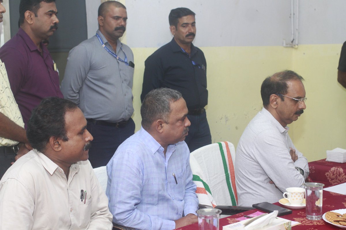 LGov_Puducherry's tweet photo. Met about 100 citizens at the O/o #RegionalAdminstrator, Mahe and heard their #greivances & #suggessions for improvement of the Administration and economic #development of #Mahe region. #GoodGovernance.
@rashtrapatibhvn @narendramodi @AmitShah @PIB_India https://t.co/XqLBRPDkln