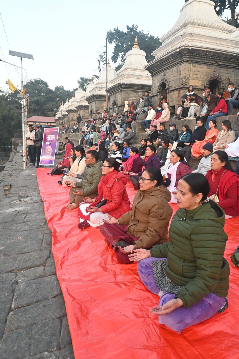 ArtofLiving's tweet photo. Nepal Meditates at the Bouddhanath Stupa and the Pashupatinath Temple!

#WorldMeditationDay #WorldMeditatesWithGurudev https://t.co/su6hSQ8W50