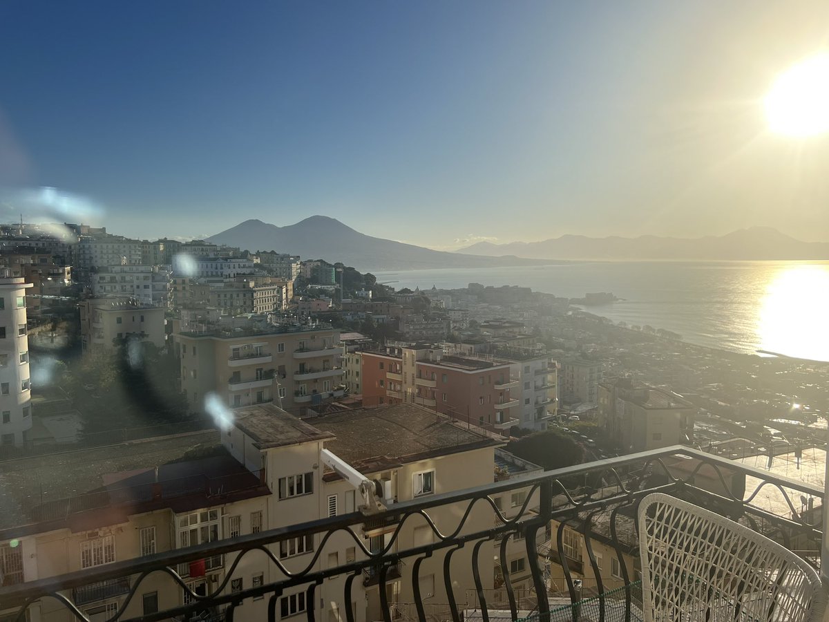 Auguri a te che sei tutto: mamma, sorella, casa, certezza, amore, passione, terra.
Oggi sei piu’ bella che mai!
#napoli