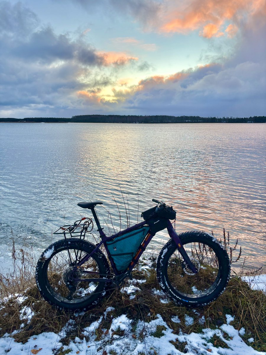 Running hiatus.design agency with clients at other ends of the globe means my days rarely fits the typical 9-5. 

Add in c.5 hours of daylight in #Estonia and training for some big adventure races, and my only option is to get out and embrace winter!