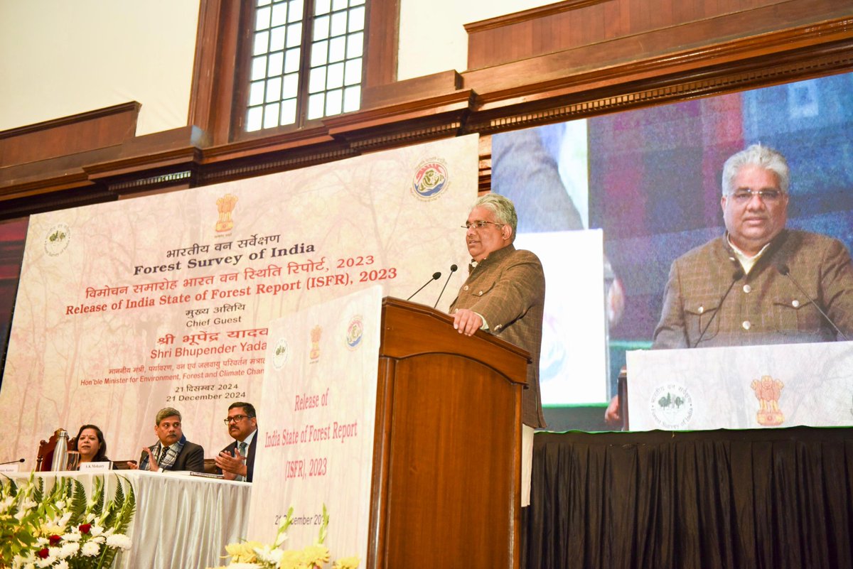 AIRNewsHindi's tweet image. #ISFRReport2023 ||

उत्तराखंड : पर्यावरण, वन और जलवायु परिवर्तन मंत्री @byadavbjp देहरादून में वन-रिपोर्ट 2023 का विमोचन किया। 

रिपोर्ट के अनुसार, 2021 के मुकाबले, 2023 में वन-क्षेत्र में लगभग  1,500 हज़ार वर्ग किलोमीटर की वृद्धि हुई है।