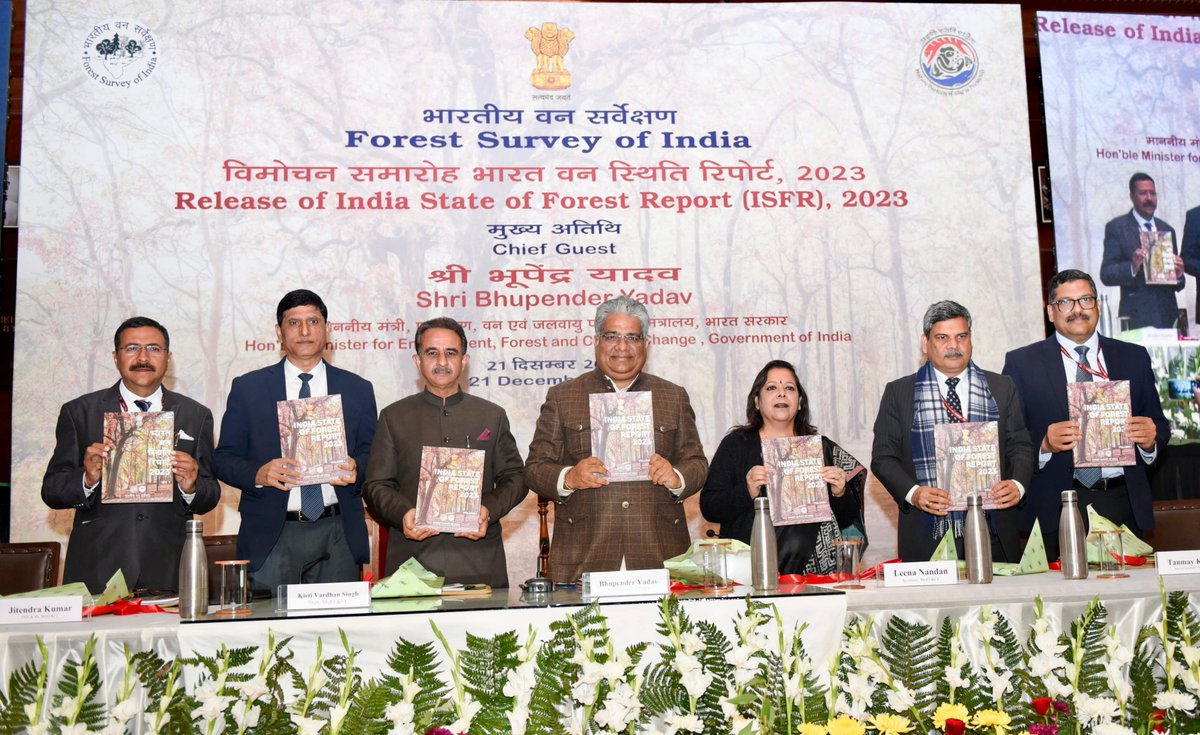 AIRNewsHindi's tweet image. #ISFRReport2023 ||

उत्तराखंड : पर्यावरण, वन और जलवायु परिवर्तन मंत्री @byadavbjp देहरादून में वन-रिपोर्ट 2023 का विमोचन किया। 

रिपोर्ट के अनुसार, 2021 के मुकाबले, 2023 में वन-क्षेत्र में लगभग  1,500 हज़ार वर्ग किलोमीटर की वृद्धि हुई है।