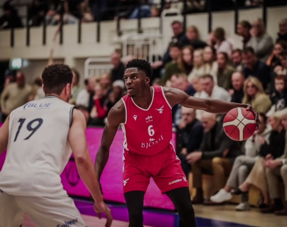 Taiwo Badmus <a href="/BasketballerGuy/">Taiwo Badmus 💫</a>  led Valur to a home win scoring a game-high 24 points (5/9 for 2PT &amp; 4/7 for 3PT), collecting 4 rebounds and dishing 5 assists including  23 efficiency against Tindastoll in <a href="/kkikarfa/">KKÍ</a>

#TangramSports
#FollowYourDreamsWithUs