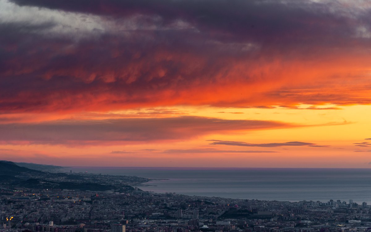 alfons_pc's tweet image. #altostratus #mamma esta mañana 21/12 durante la salida del Sol en #Barcelona #obsFabra #RACAB @AEMET_Cat @meteocat @eltempsTV3 @btveltemps @tempsdemeteo @ARAmeteo @CloudAppSoc @ame_asociacion @ACOMmeteo @WMO