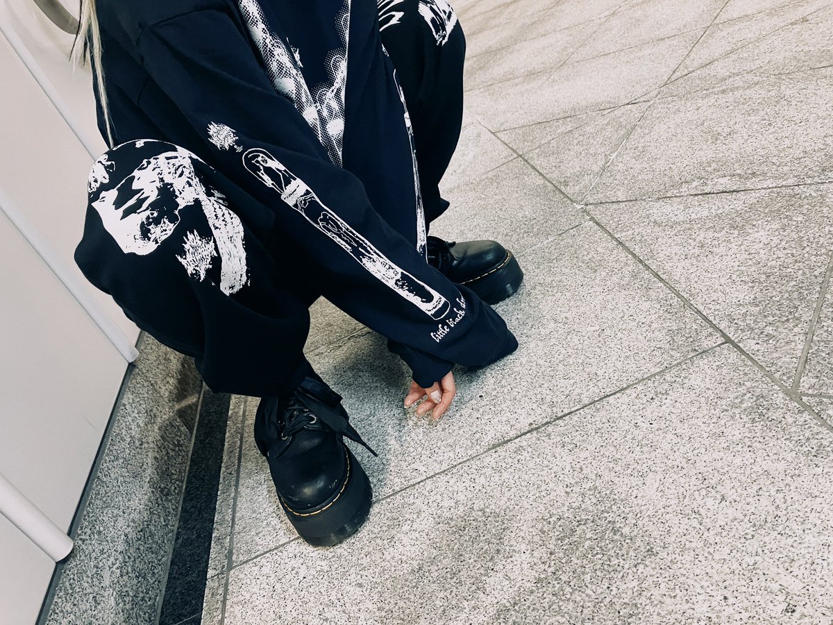 thebercedesmenz's tweet photo. 【new march】
little black dress long tee ver.2 ¥5500 https://t.co/KKlDuHk9ne