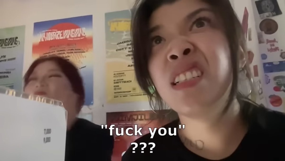 걍 본인이 안 온 시간대에 저 둘이 와서
본인은 집인데 다른 팬들은 공짜로 개가까이에서 저 둘 만나서
아니면 본인이 저 둘이 친하게 지내는게 너무너무 싫어서
이런 이유로 ㅈㄴ빡친다고 솔직하게 말해
괜히 뭔 아이돌이 전시회에 왜 가냐 ㅈㄹ하지 말고
그럼 본인 생카가는 다른연예인들은 뭐노