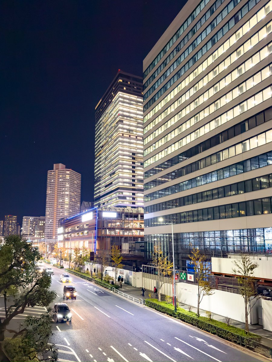 tokyo23gram's tweet photo. 晴海通りから眺める豊洲のオフィスビル群 https://t.co/PJDx2cABv9