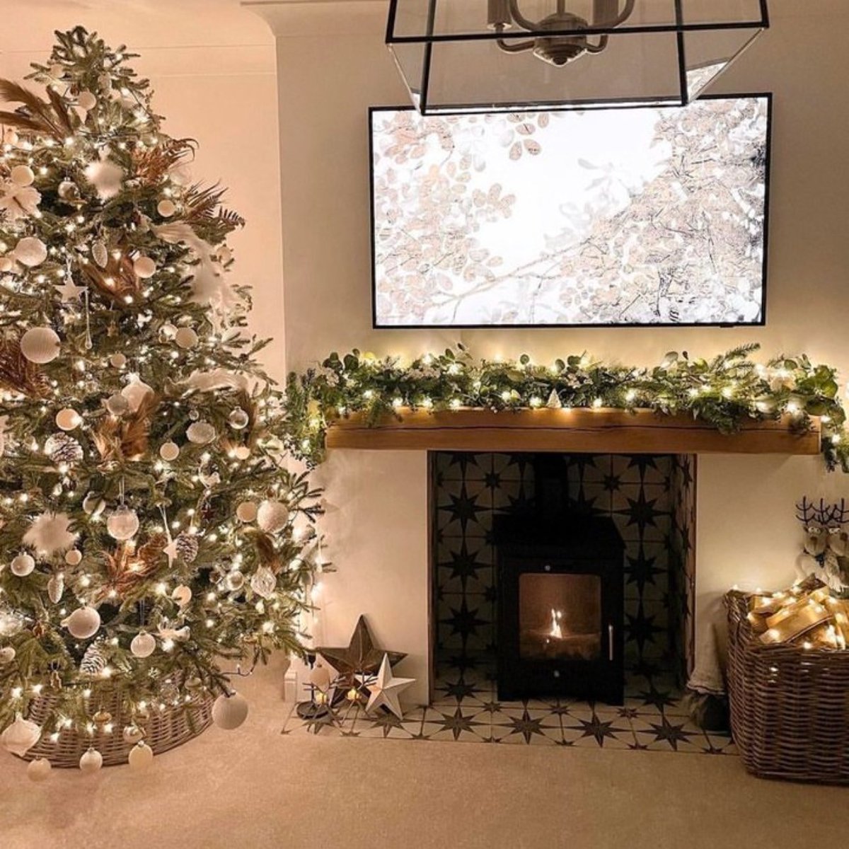 wallsandfloors's tweet image. Name a better feeling than getting cosy at home and turning on your Christmas lights ✨

Featuring ig mollypaigetattoos with Scintilla Star Pattern tiles

Order a free sample: wallsandfloors.co.uk/antiquity-scin…

#christmas #fireplace #starpattern #startiles