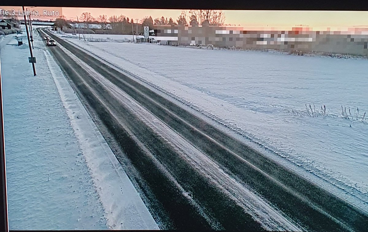 Aamun menoliikenne saa nauttia ainakin Laihialla upeasta auringonnoususta. Muistakaa maltti ja hyvät turvavälit joululiikenteessä #liikennetilanne #joululiikenne #fintraffic #tieliikennekeskus