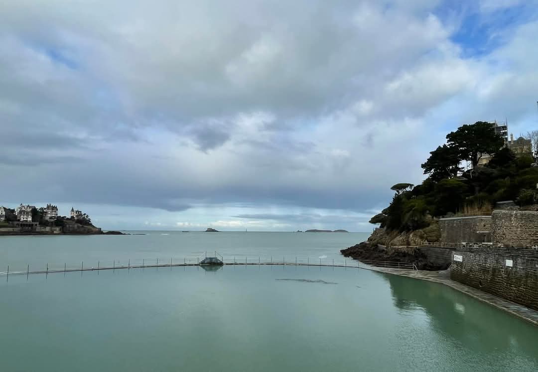 PascalBudor's tweet image. Balade bien agréable ce matin.
#dinard#bretagne