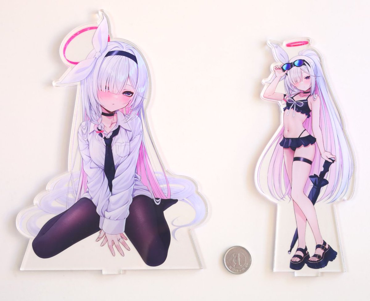 具体的にどれぐらいの大きさかって言うと、前回の水着プラナちゃんアクスタ&1円玉と比較してこれぐらいです!
たっぷりな大きさになっておりますので、ご満足いただけること間違いなし…!✨️ 