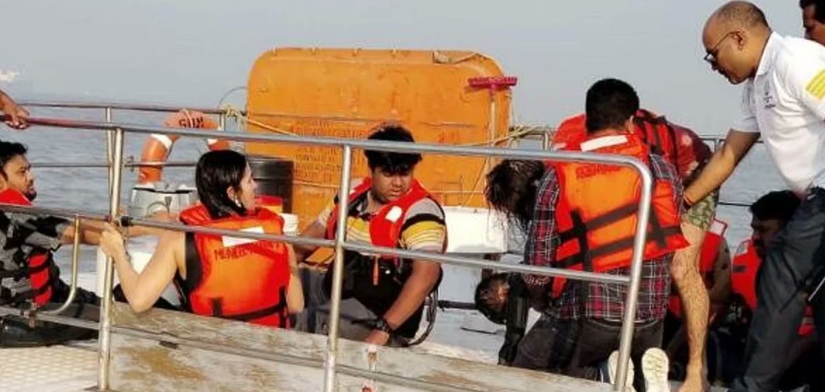AssamAwaz's tweet photo. NEWS || গেটৱে অৱ ইণ্ডিয়াত নাও দূৰ্ঘটনাঃ ত্ৰাণকৰ্তাৰ ৰূপত অৱতীৰ্ণ হৈ ৩০ যাত্ৰীৰ জীৱন ৰক্ষা কৰিলে আৰিফ বামনেই
Read More: https://t.co/bkDPzsO8mn
#gatewayofindia #boataccident #arifbamne #indian #sea #seaboat https://t.co/1gnMsdCzWf