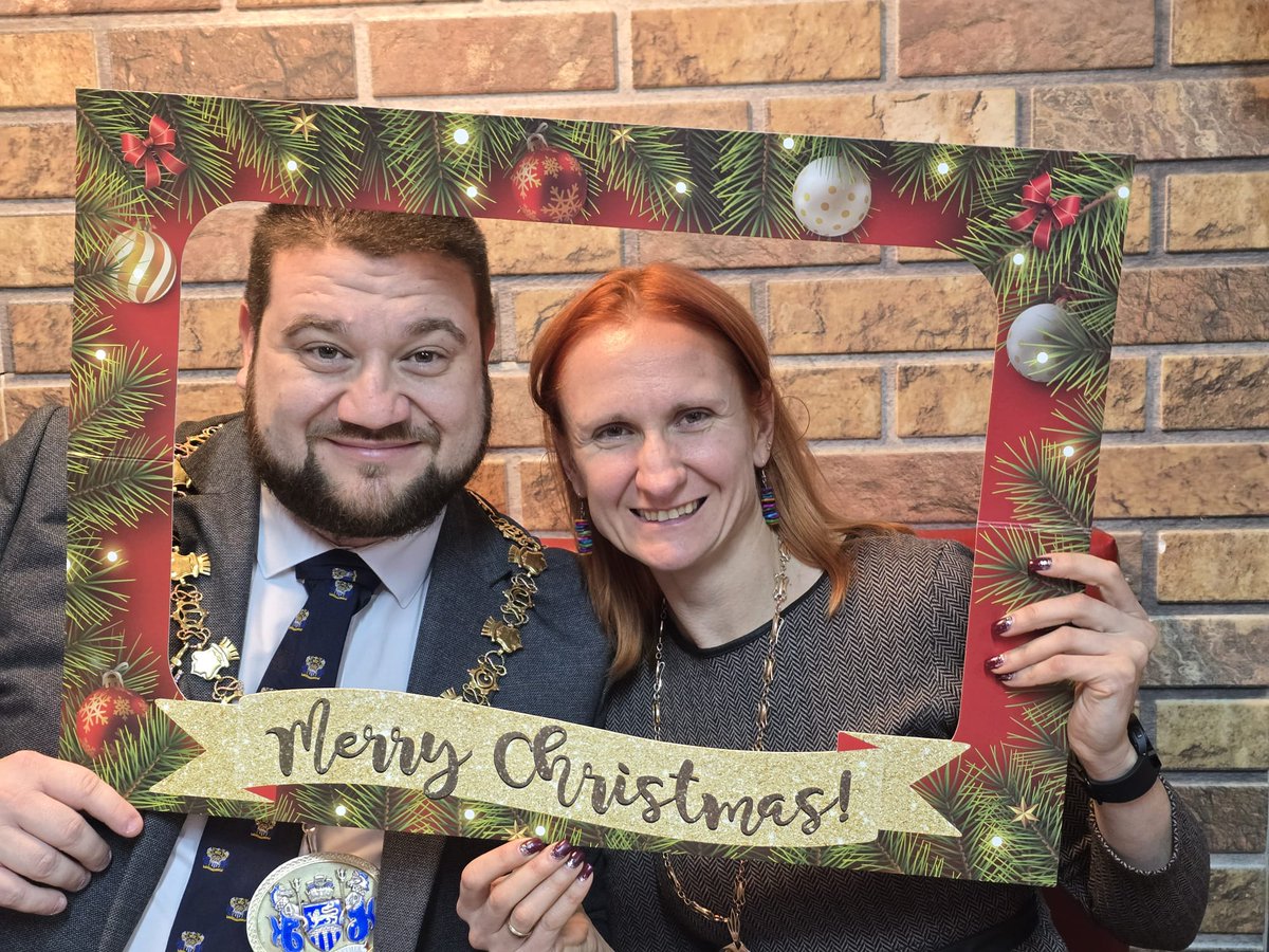 DialogueSociety's tweet photo. ✨ On 14th December, Dialogue Society Medway hosted a delightful Christmas Dinner. 🎄💫
"Voices in Unity" brought us together with live music, delicious dishes, and warm laughter. Moments like these remind us of the beauty of dialogue and unity. 🌟#VoicesInUnity https://t.co/zq2UX5y9FB