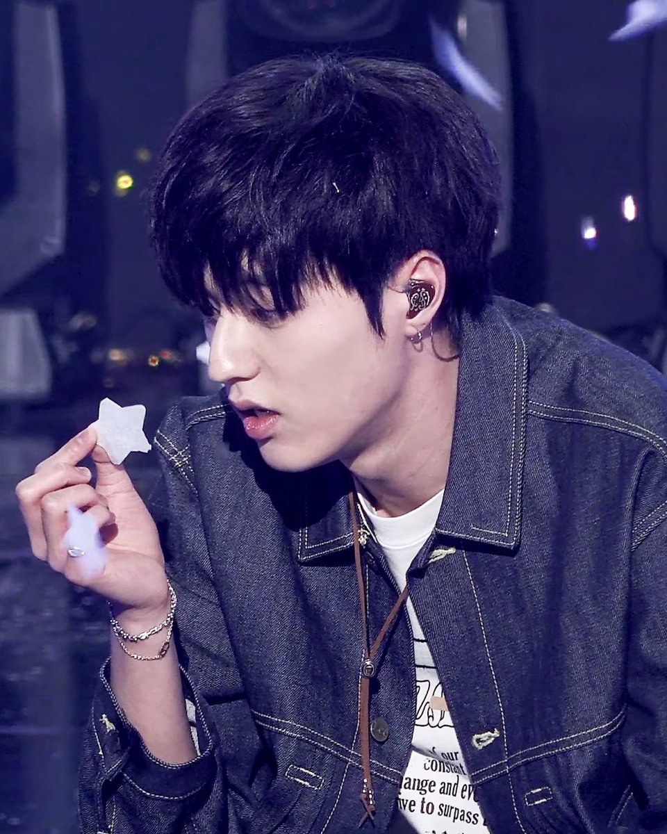 hd_haruto's tweet photo. “i’ll even pick the stars for you” https://t.co/LyEegcjHAI