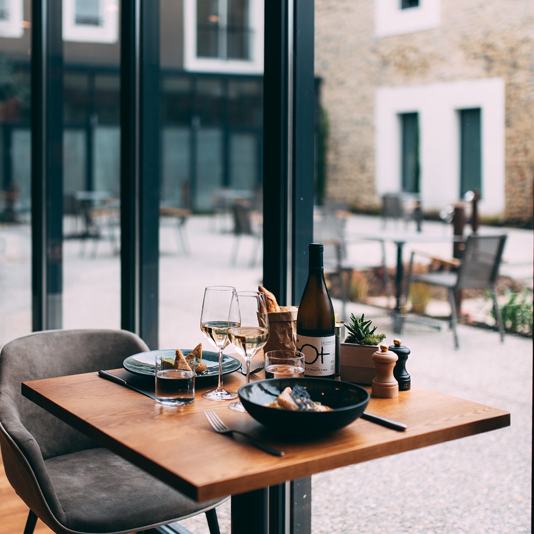 Offrez un cadeau magique pour Noël ! 🎁 Offrez une expérience unique autour du vin et de la gastronomie avec la Maison M. #CHAPOUTIER. Entre dégustation et gastronomie

 avec un bon cadeau pour un Atelier, un coffret cadeau vin ou spiritueux ou une Parenthèse en Hermitage.