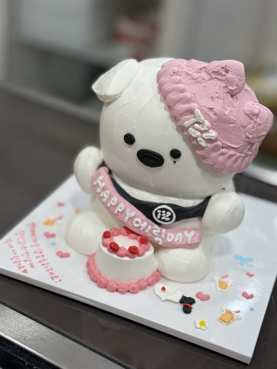 エリックのセンイルケーキ可愛すぎる🎂
明日に備えて準備万端✌️

에릭의 생일 케이크🎂
최고의 하루를 보낼 수 있기를✨

#더보이즈 #THEBOYZ
#에릭 #손영재  #ERIC #エリック