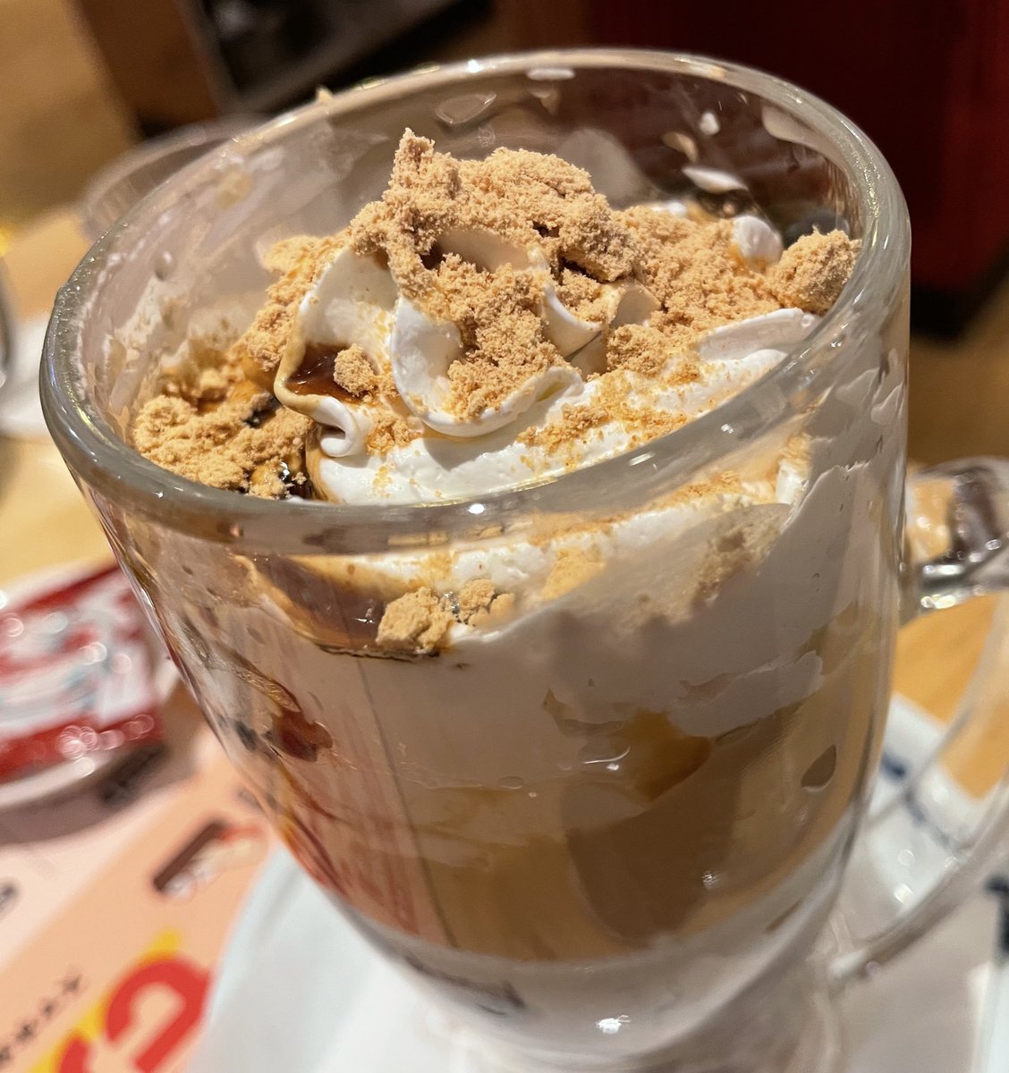 ORANGE_STREAM_'s tweet photo. 飲む桔梗信玄餅、信玄餅ドリンクだと思ったらジョッキに信玄餅たっぷり詰められて運ばれてきて普通に胃袋死んだ　もう二度と行く https://t.co/s83vGUoA5e