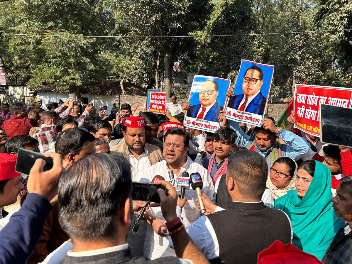 yasarshah_SP's tweet photo. बाबा साहब भीमराव अंबेडकर जी के अपमान के लिए जब तक अमित शाह जी माफ़ी नहीं माँगेंगे तब आंदोलन चलता रहेगा। 

जय समाजवाद, जय भीम। https://t.co/PM1y1AvpXj