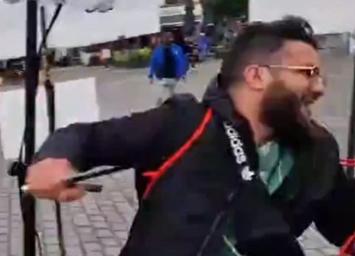 Es spielt keine Rolle, ob der Mörder von #Magdeburg saudischer Agent oder geistesgestört ist. Wichtig ist, wer ihn, den Afghanen aus Mannheim oder den Syrer aus Solingen hereinließ.

Das waren jene, die nach wie vor die Grenzen weit offen halten: Rotgrün und Union.

Hintergrund: