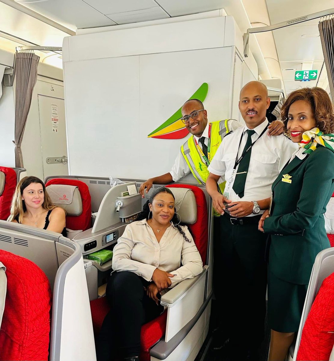 Miss V Candy tweet media