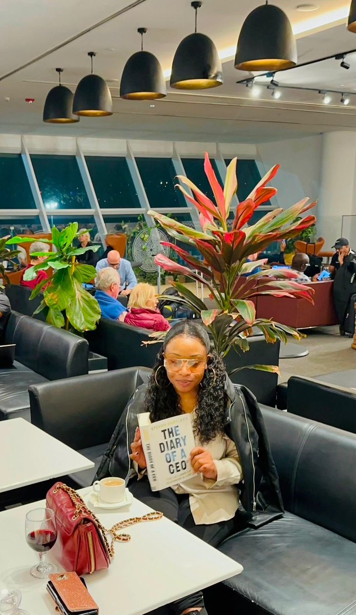 Miss V Candy tweet media