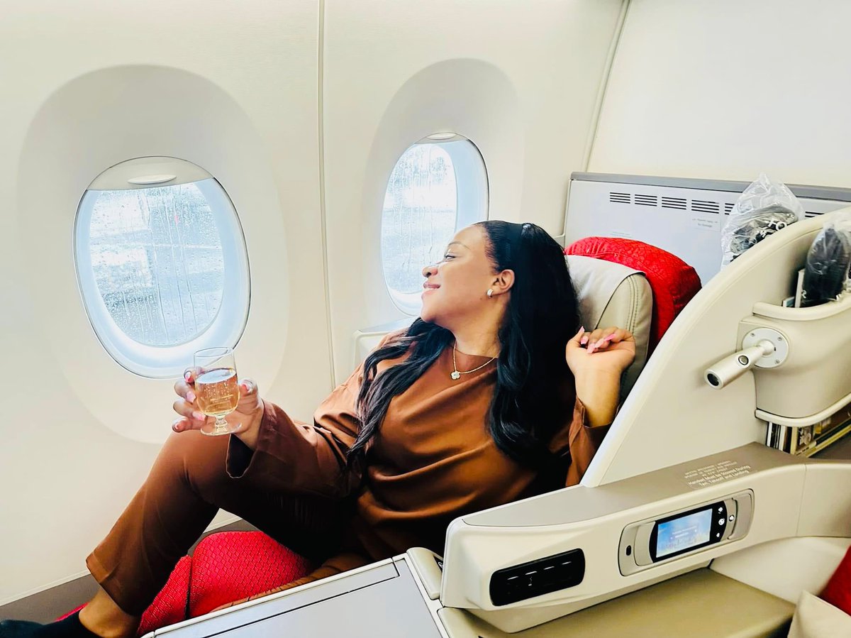 Miss V Candy tweet media