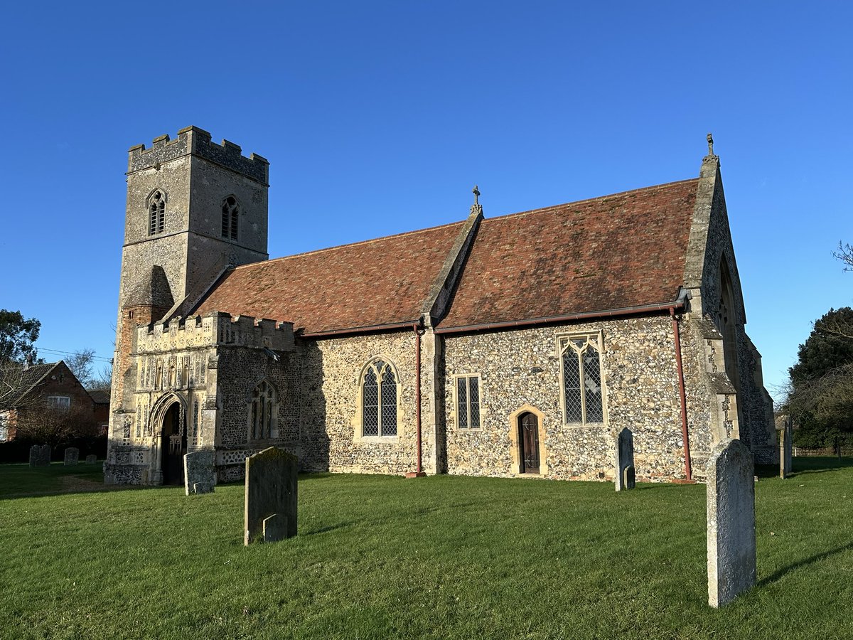 mutley7781's tweet image. 👀 #Honington #Suffolk
The low winter sun 🌞 was casting some beautiful shadows this week.
Decorated west tower, with a brick stair-turret.
Perpendicular porch with nice flint flushwork. Ready for glass to be inserted in 1487.
#SteepleSaturday