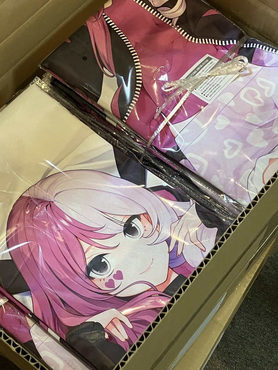 「思ったより早く届けていただきました。猫立ち入り禁止の倉庫で検品作業中… 」|ぽあろ / Illustratorのイラスト