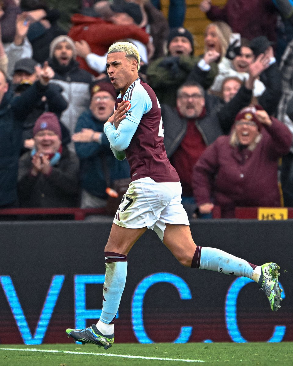 Premier League tweet media