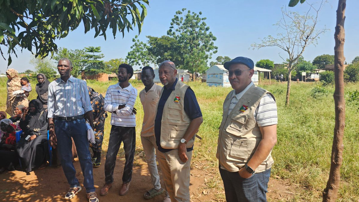 SDPD2024's tweet photo. Visit of the Sudanese Doctors for Peace and Development (SDPD)
Organization and the Humanitarian Relief Organization to Kiryandogo
Refugee Camp and Their Advanced First Aid Workshop
18-DEC-202 https://t.co/Ncbu6PddEP