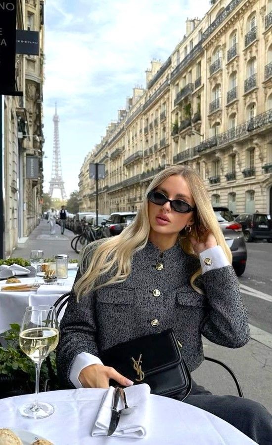 ceelasylviaa's tweet photo. luxury must be comfortable, otherwise it is not luxury https://t.co/WbKOq4gJoE