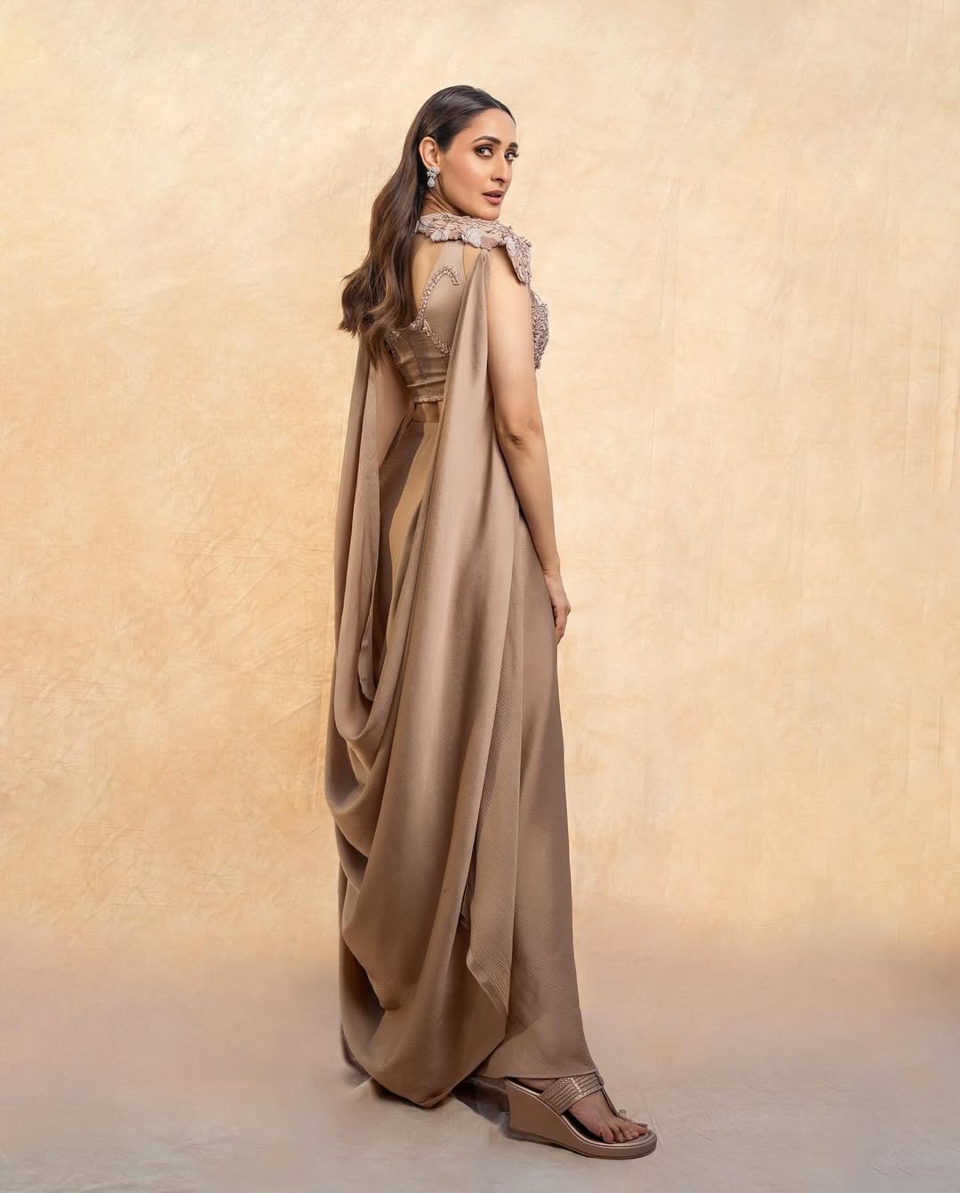 GfU0_tMWIAAbY2x?format=jpg&name=large