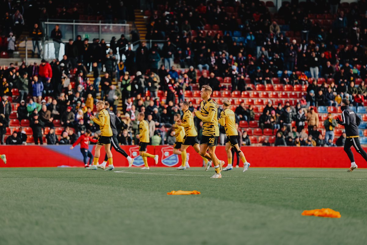 DynamoDresden's tweet photo. Bereit machen! 🔥 #UHGSGD #sgd1953 https://t.co/YjVKsEBrGa