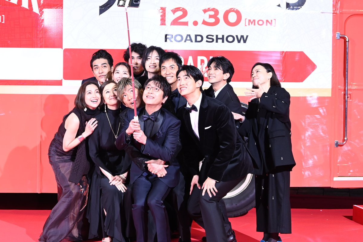 encountofficial's tweet photo. 〖 📸Event Photo📸〗
映画『グランメゾン・パリ』レッドカーペットイベント、舞台挨拶の様子をお届け🎉

ロケ地のフランス・パリでの公開決定も決まりました👏

詳細はこちら👇
https://t.co/HhmvXacuYB

#木村拓哉 #玉森裕太 #鈴木京香 #オク・テギョン #正門良規 #寛一郎 #吉谷彩子 #中村アン #北村一輝 #及川光博 #沢村一樹 #グランメゾン・パリ #グランメゾンプロジェクト ＠gurame_tbs