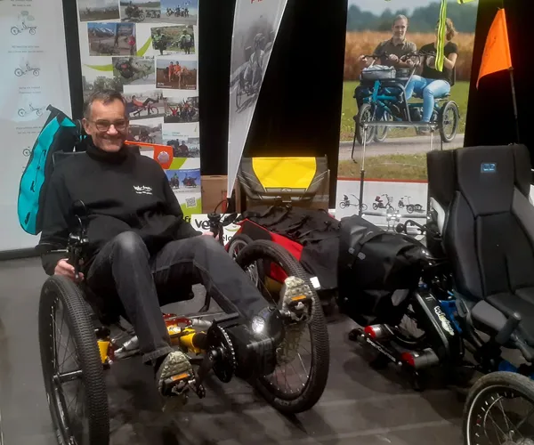 velofasto's tweet photo. On est passé sur France Bleu à l'occasion du 3ème Salon des "Véhicules Intermédiaires". Écoutez-nous (@Velofasto puis #Karbikes) dans ce podcast de 2 mn sur https://t.co/QyFfy0lQu0 
@GabrielPlassat @icetrikes @azubrecumbents @VELTOP74 #VELIs https://t.co/Kn96NYC6a0